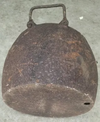 Antigua pota o pote de hierro fundido