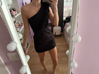 Vestido negro Zara asimétrico volantes