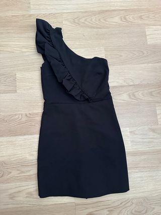 Vestido negro Zara asimétrico volantes