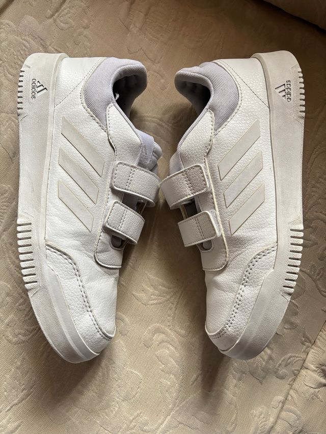 Deportivas Adidas Tensaur - Talla 39 1/3