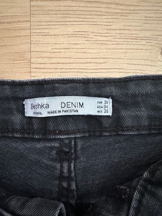 Pantalón corto vaquero Bershka negro