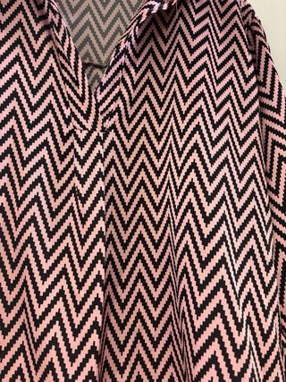 Blusa zigzag rosa y negra Talla M
