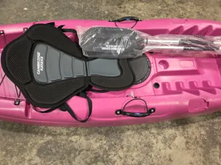 Kayak rosa con asiento y remo