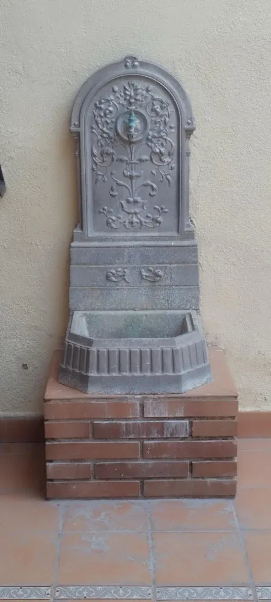 Fuente antigua de jardín