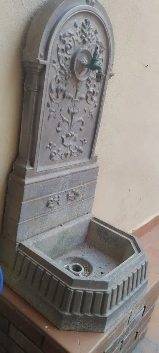 Fuente antigua de jardín