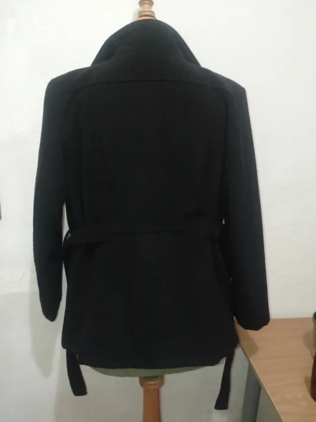 Abrigo de paño negro