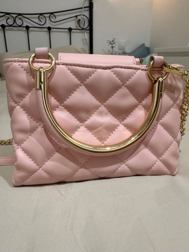 Bolso de mano rosa acolchado dorado