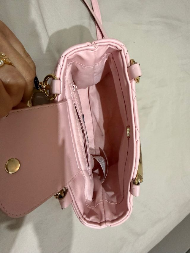 Bolso de mano rosa acolchado dorado