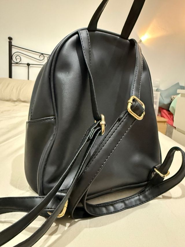 Mochila negra acolchada