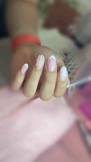 Uñas de gel decoradas