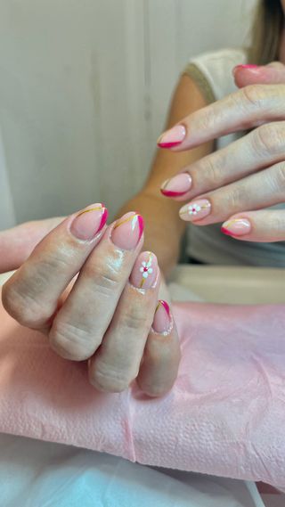 Uñas de gel decoradas