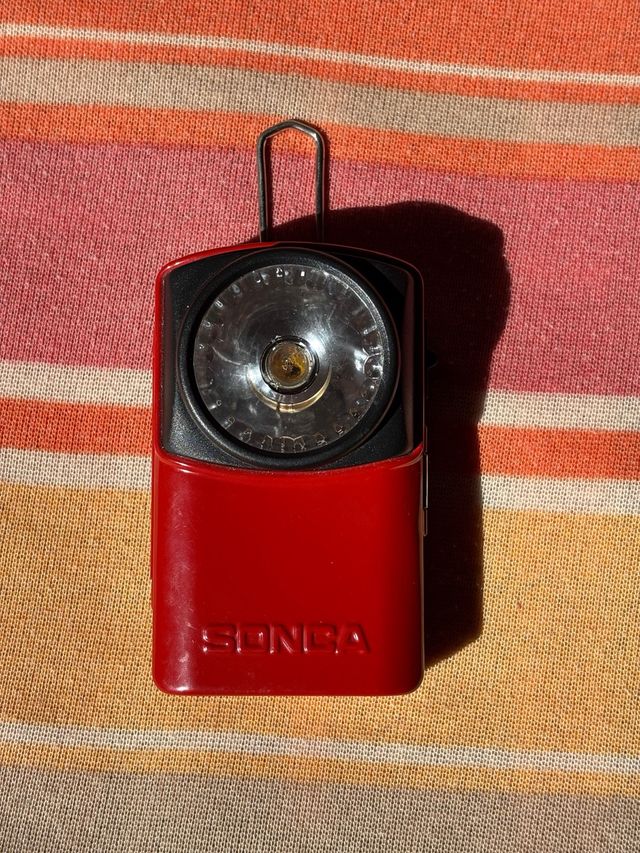 Linterna Sonca Roja y Negra