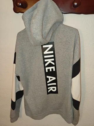 Chaqueta Nike gris y blanca