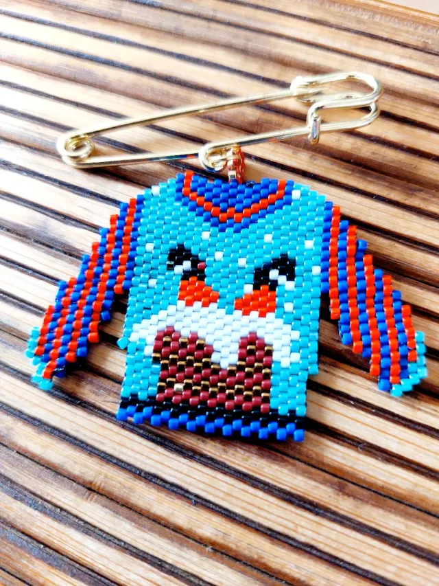 Broche Navidad hecho a mano en  Miyuki