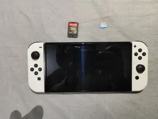Nintendo Switch OLED Blanca y Negra+juego de Zelda