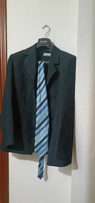 Chaqueta Marco Pellini Negra y Corbata Azul