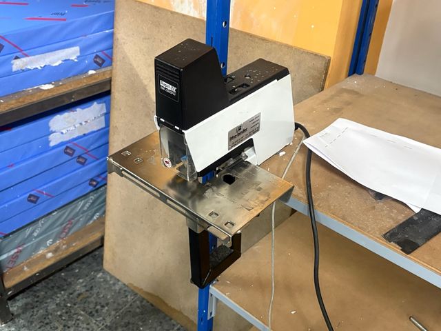 Grapadora Eléctrica Rapid 106E