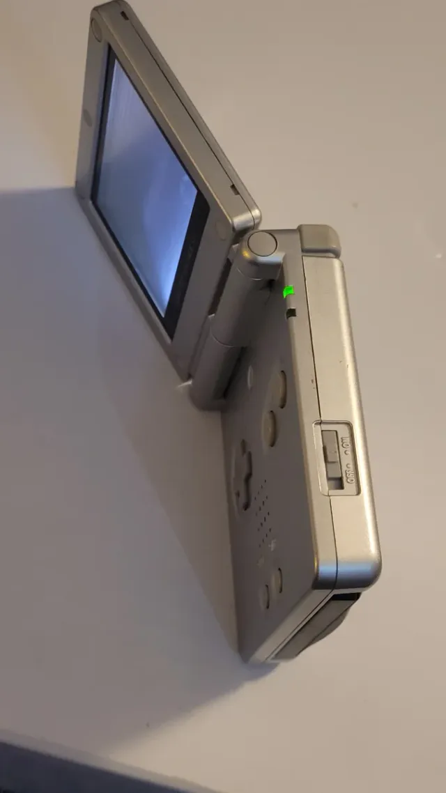 Nintendo Game Boy Advance SP Plata