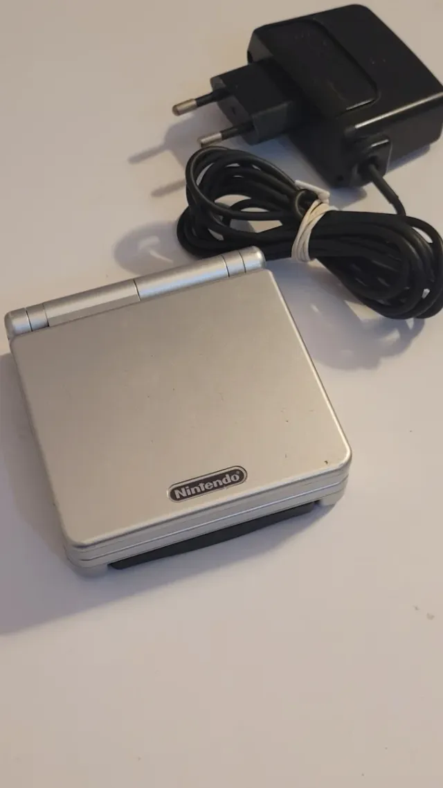 Nintendo Game Boy Advance SP Plata