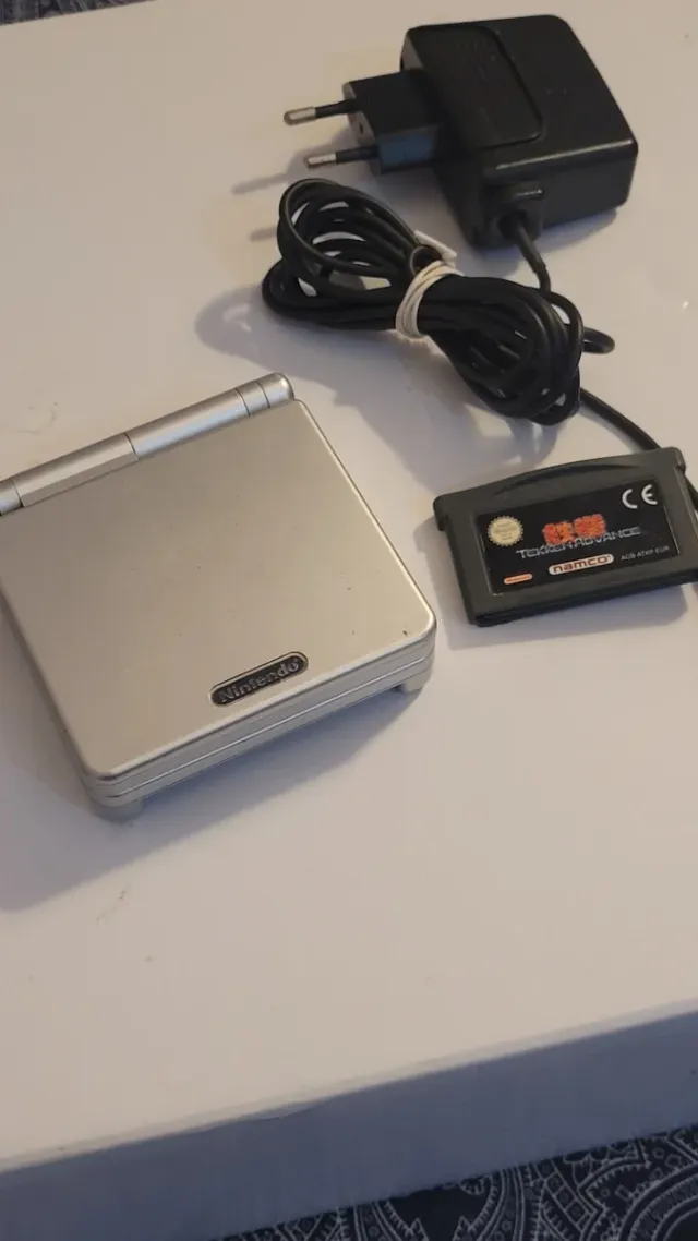 Nintendo Game Boy Advance SP Plata