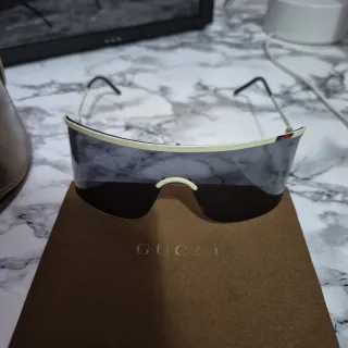 Occhiali da sole Gucci a mascherina