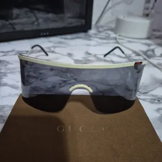 Occhiali da sole Gucci a mascherina