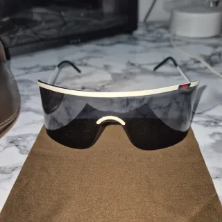 Occhiali da sole Gucci a mascherina