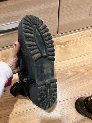 Botas negras con cordones