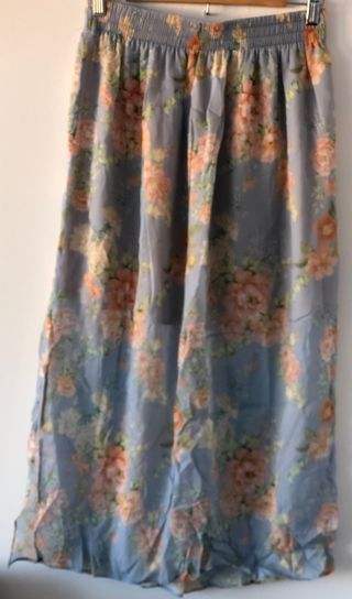Falda Zara floral azul y rosa