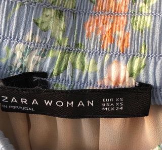 Falda Zara floral azul y rosa
