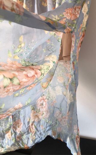 Falda Zara floral azul y rosa