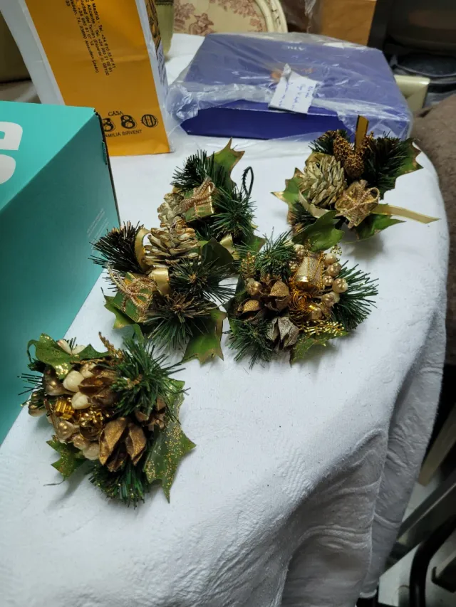 Adornos Navideños Dorados y Verdes