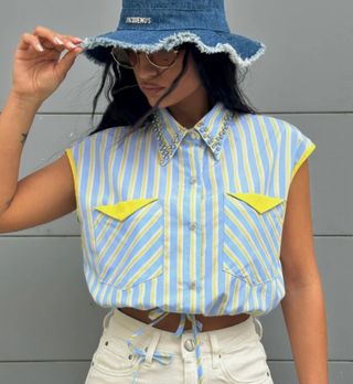 Camisa de rayas manga corta y cuello con pedrería