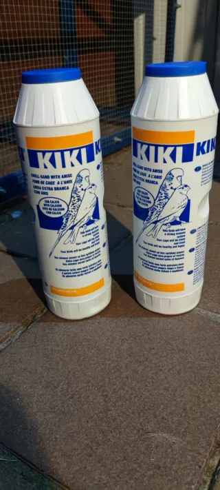 2 botes de Arena Kiki con Anís y Calcio