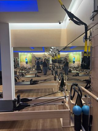 Profesora pilates de máquinas RECUPERA, FORTALECE