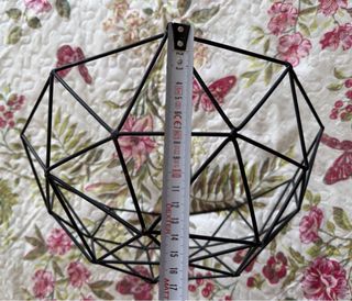 Frutero de metal negro geométrico