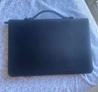 Cartera para tablet con asa 
