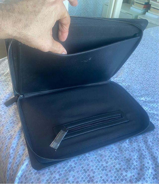 Cartera para tablet con asa