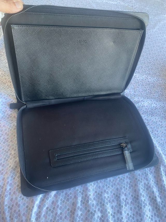 Cartera para tablet con asa