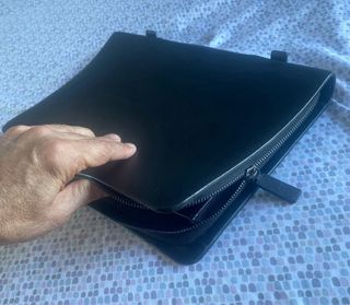 Cartera para tablet con asa 