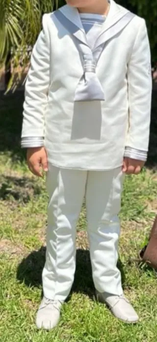 Traje de comunión niño blanco y gris