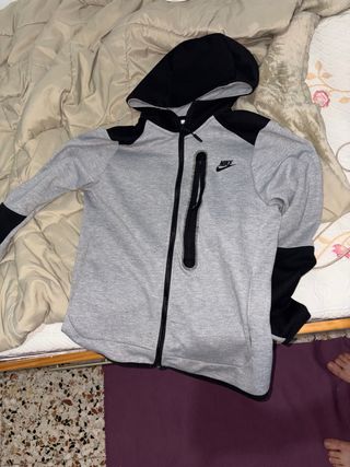 Chaqueta Nike Tech Fleece Gris y Negra