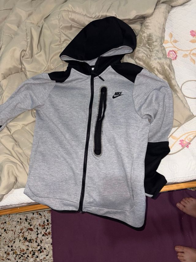 Chaqueta Nike Tech Fleece Gris y Negra