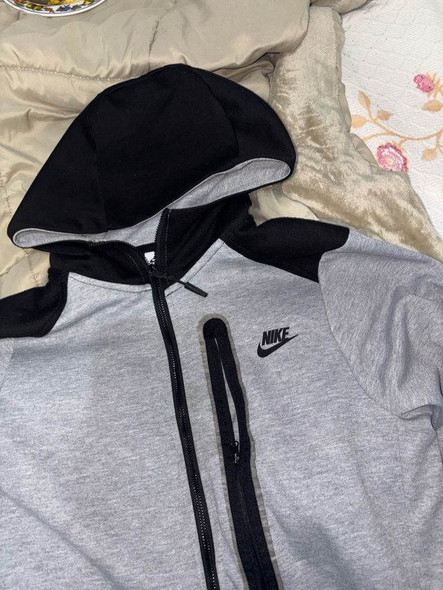 Chaqueta Nike Tech Fleece Gris y Negra