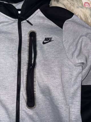Chaqueta Nike Tech Fleece Gris y Negra
