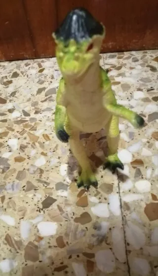 Tiranosaurio Rex Verde y Negro