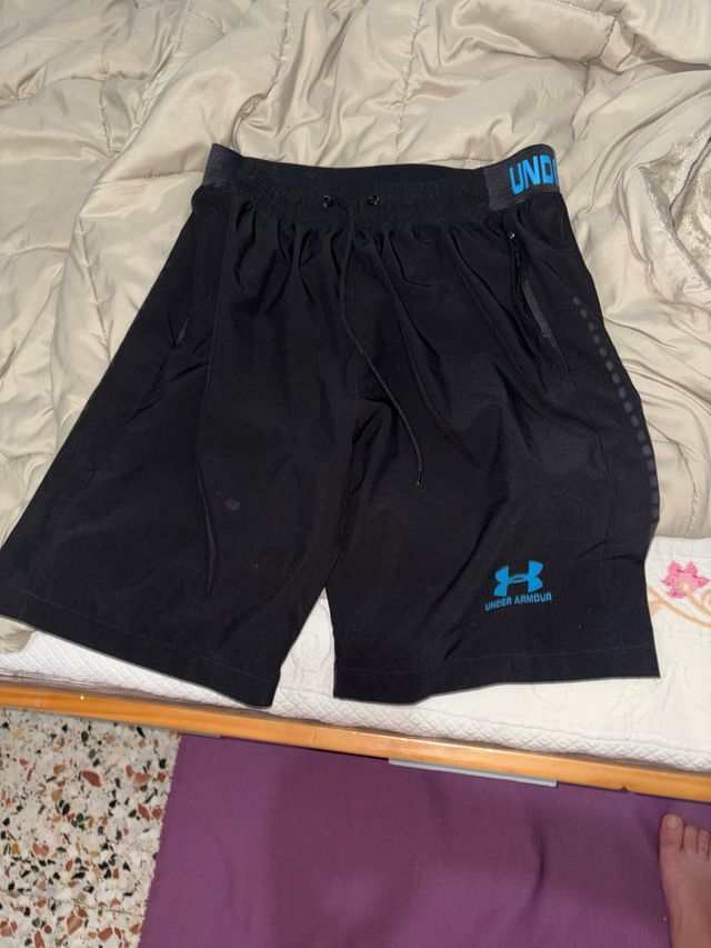 Pantalón corto Under Armour negro
