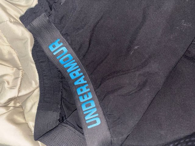 Pantalón corto Under Armour negro