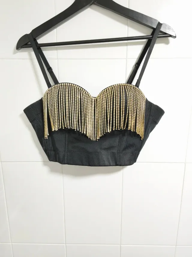 Corpiño negro con flecos dorados