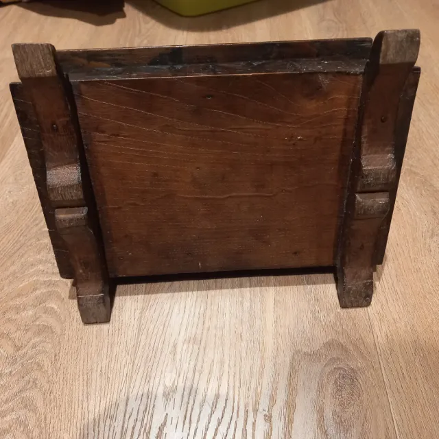 Caja de madera tallada  vintage